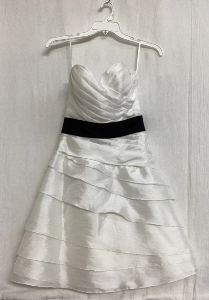 Vestido de noiva Dare Kiang com saia destacável tamanho 6 1T265 - Imagem 2 de 4