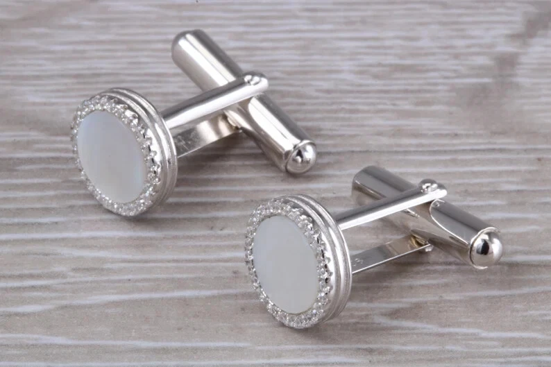 Gemelos de caballero de boda enchapados en oro blanco de 14 quilates creados en laboratorio madreperla Foto 3 de 4