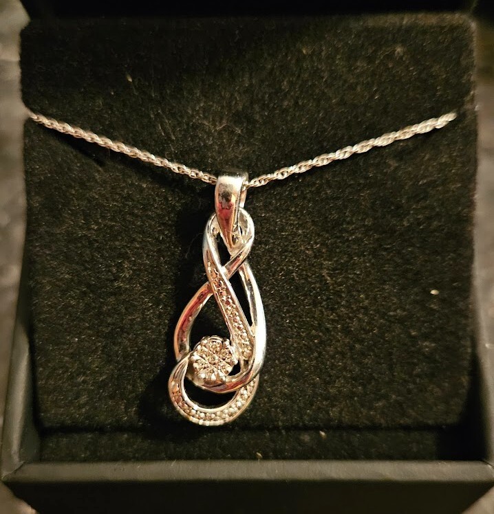 Kay Jewelers Lab created Round w/ real diamonds infinity necklace w/ 18