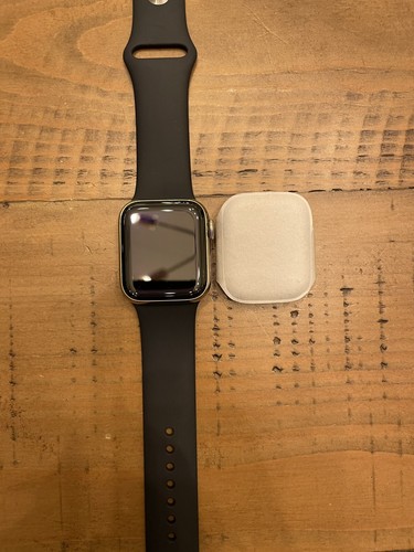 Apple Watch Series 6 Cellular 40mm Aluminium Case with Sport Band • Pris »