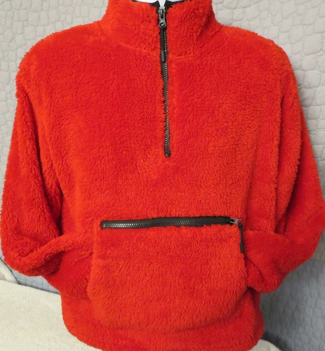 SHERPA RED JACKET FRONT ZIPPER POCKET 