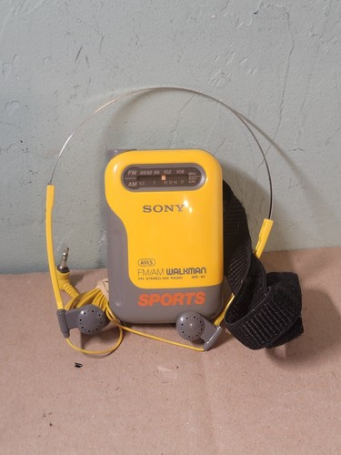 SONY Walkman AM/FM Stereo Radio SRF-85 W/ Dynamic Headphones MDR-W10 ...