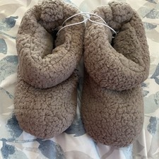 Women  s Sonoma Tan Slippers Medium 7-8 NWT