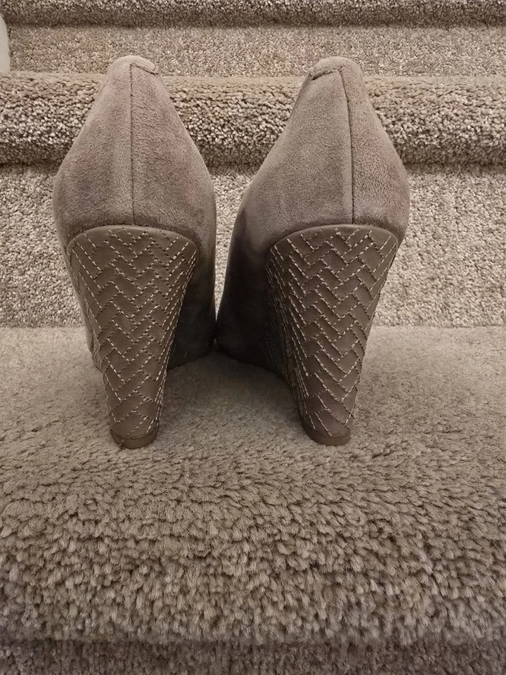 Cole Haan 女式米色楔形高跟鞋麂皮绒懒人鞋高跟鞋 6B 码  — 第 3/4 张图片