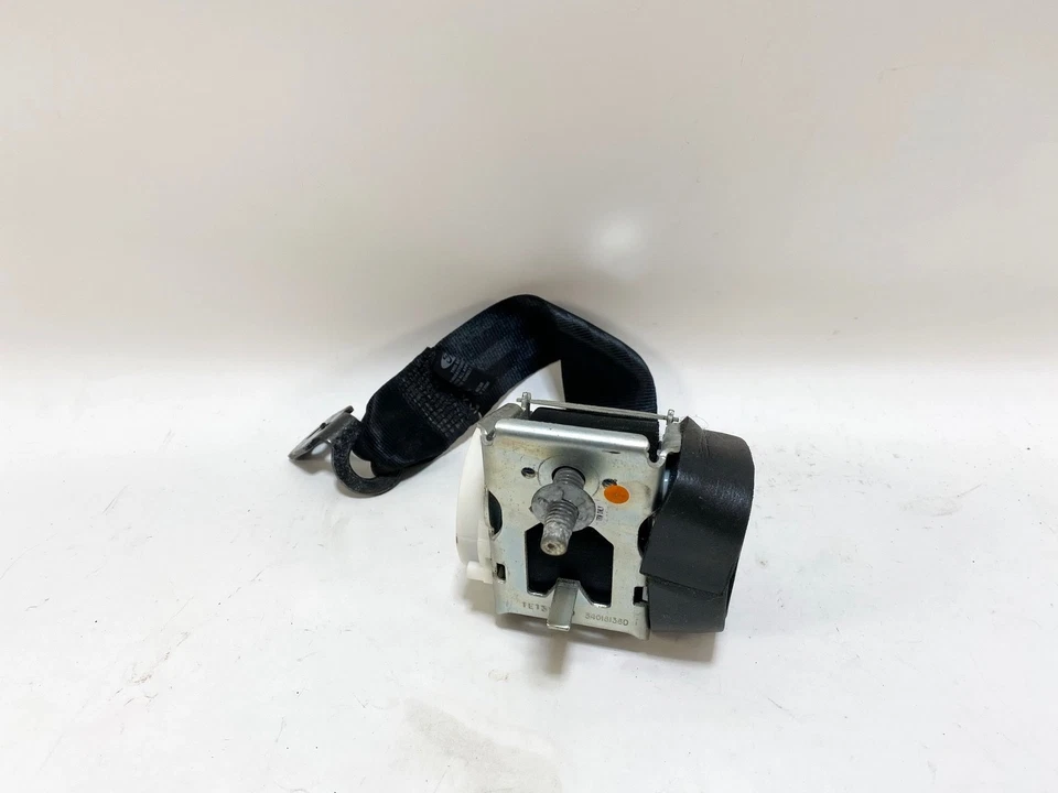 12-18 FORD FOCUS TRASERO IZQUIERDO LADO DEL CONDUCTOR RETRACTOR CONJUNTO OEM Foto 3 de 4