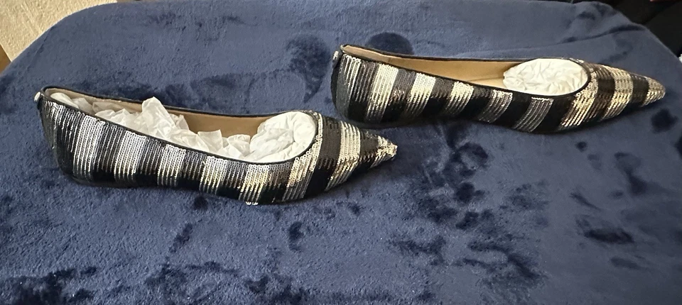 Michael Kors Arianna Pisos Punta, Lentejuelas Rayas Negras y Plateadas Talla 7.5 Foto 2 de 4