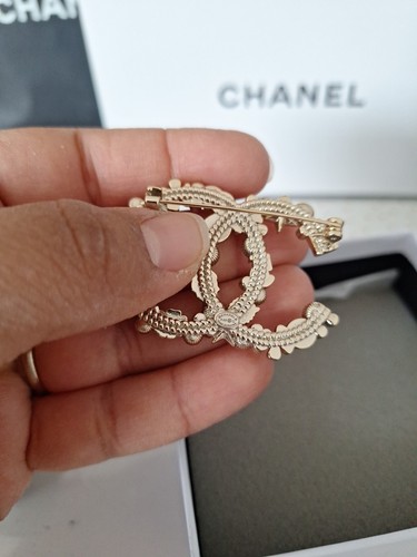 Schöne ❤️CHANEL Brosche❤️ , goldfarben mit Strass und Perlen besetzt, Edel ! - Bild 6 von 9