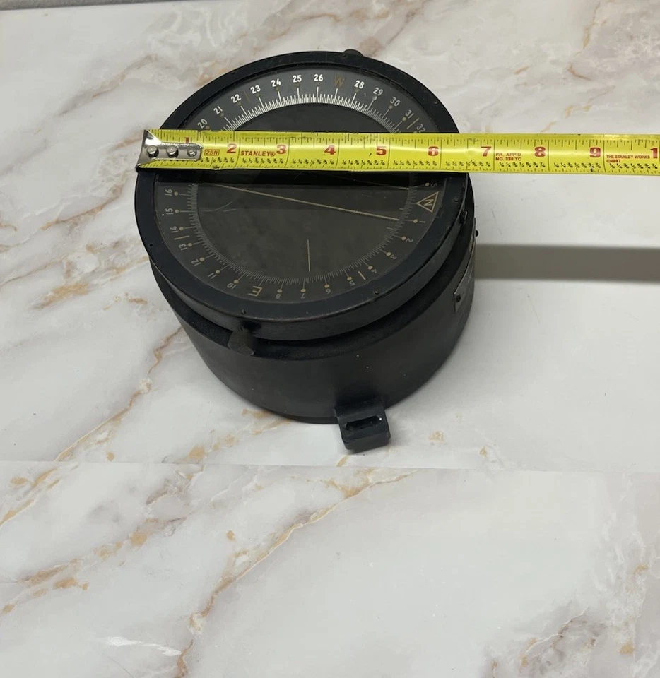 Brújula de avión de Estados Unidos de la Segunda Guerra Mundial Bendix Aviation Corporation A.F. U.S. D-12 Foto 2 de 4