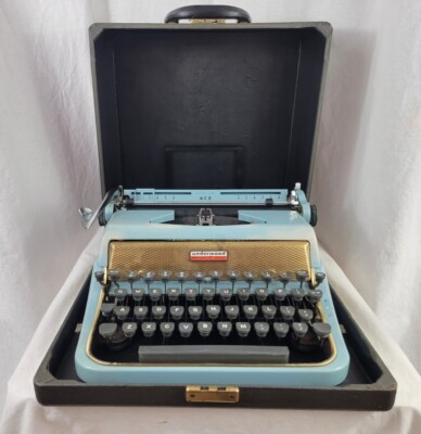 Underwood Golden Touch タイプライター 昭和レトロ Rare - Vintage Underwood Golden Touch Quiet Tab Ace Portable
