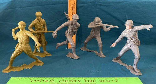 MARX 6" WW2 Russian German Soldier lot - plastic army men vintage
