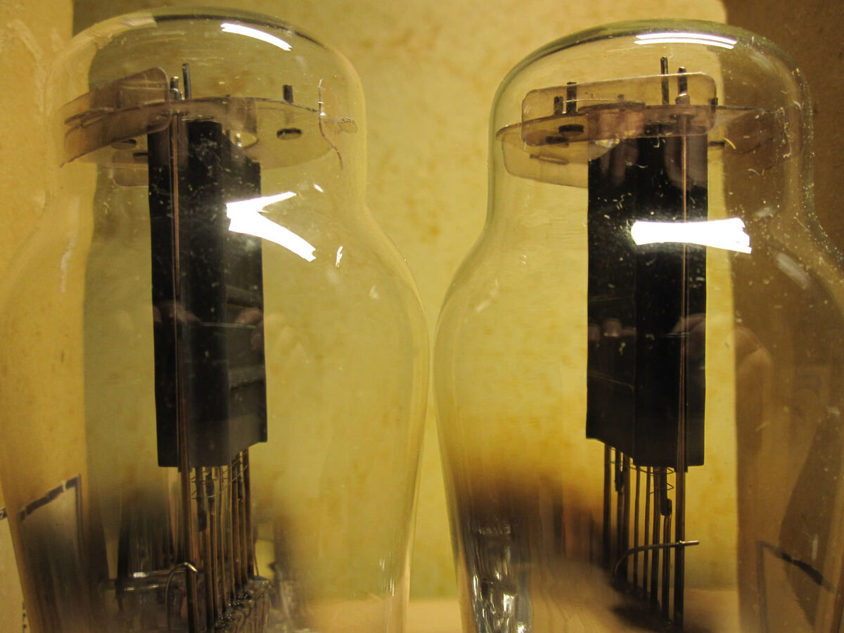 Western Electric VT52 Vacuum Tube Pair 45 | Power Tubes Western Electric VT52 Vacuum Tube Pair 45 | Power Tubes
