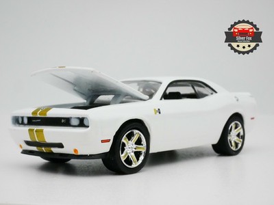 2009 DODGE CHALLENGER RT WHITE 1:64 SCALE DIECAST COLLECTOR COLLECTOR MODEL CAR