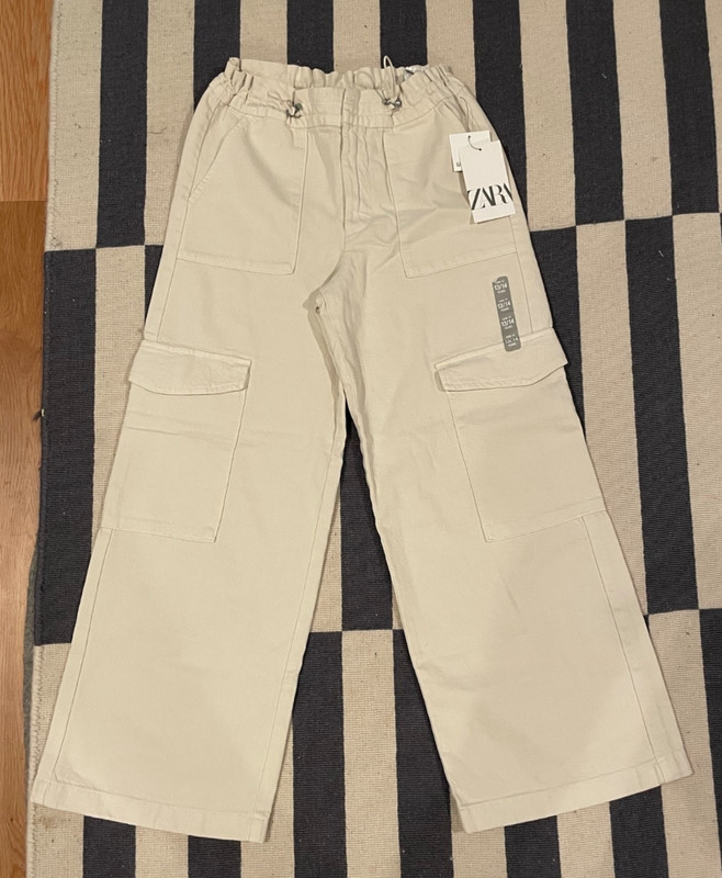 NWT Zara Kids cargo pants wide legs, elastic adjustable waist, size 13-14, soft!