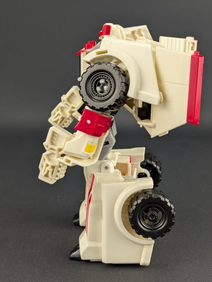 Transformers Adventure Ratchet complete READ Takara TAV-59 RID 2015 Deluxe Class - Image 2 of 4