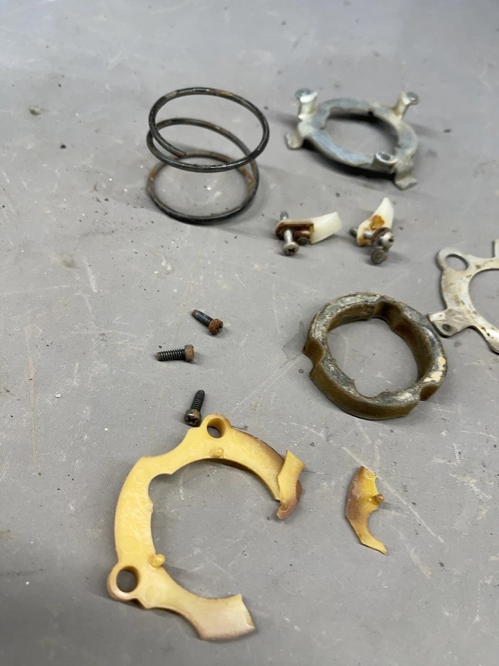 1968 1969 1970 1971 Fairlane Torino Ranchero руль гудок кнопка пружина - Изображение 2 из 4