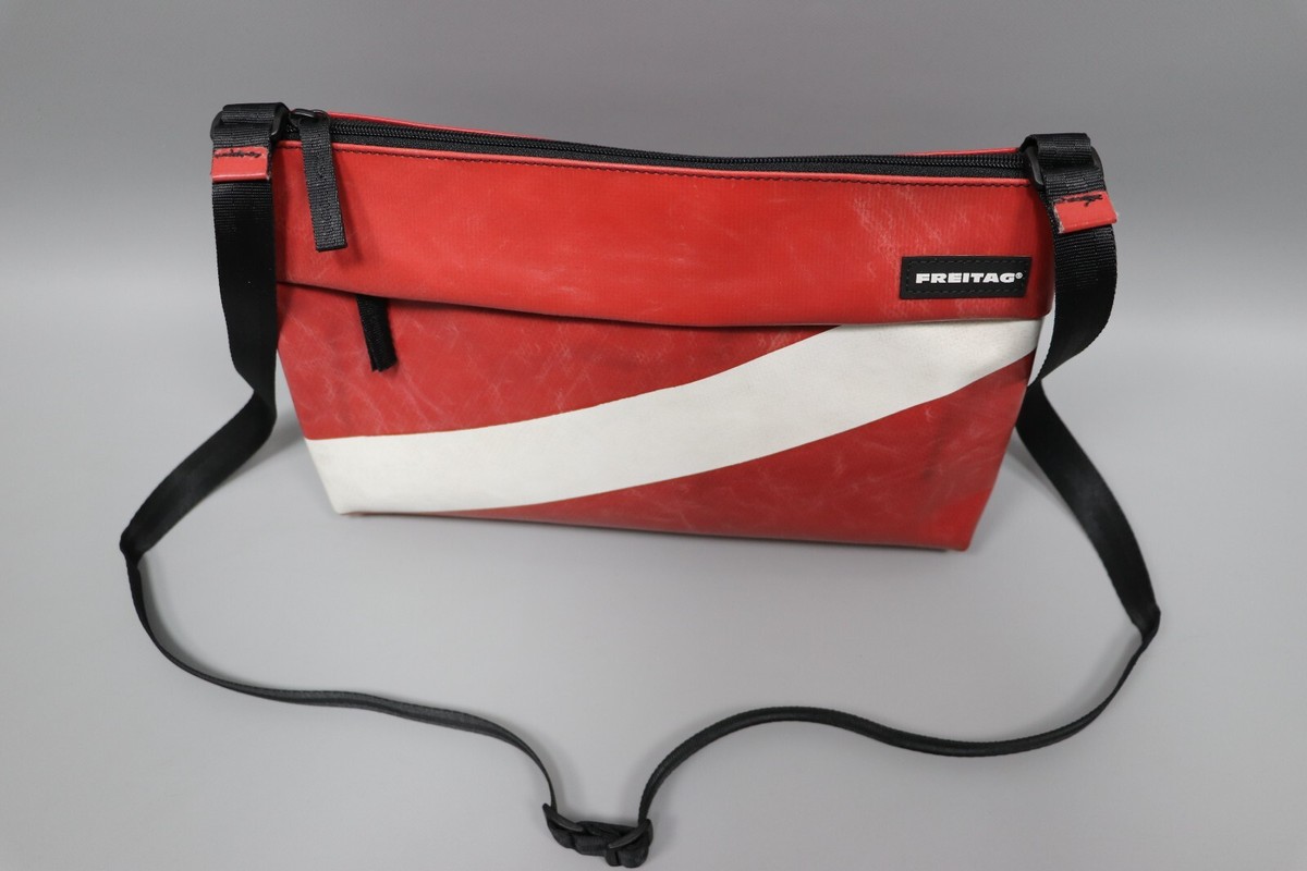 FREITAG ショルダーバッグ 赤/白　LOU FREITAG ショルダーバッグ 赤×白