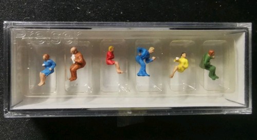Viajeros sentados transeúntes, 6 figuras -Precio 79103 escala N | Zustand: Neu