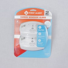 First Alert 2 Pack Carbon Monoxide Alarm Battery Operated NEW SEALED
