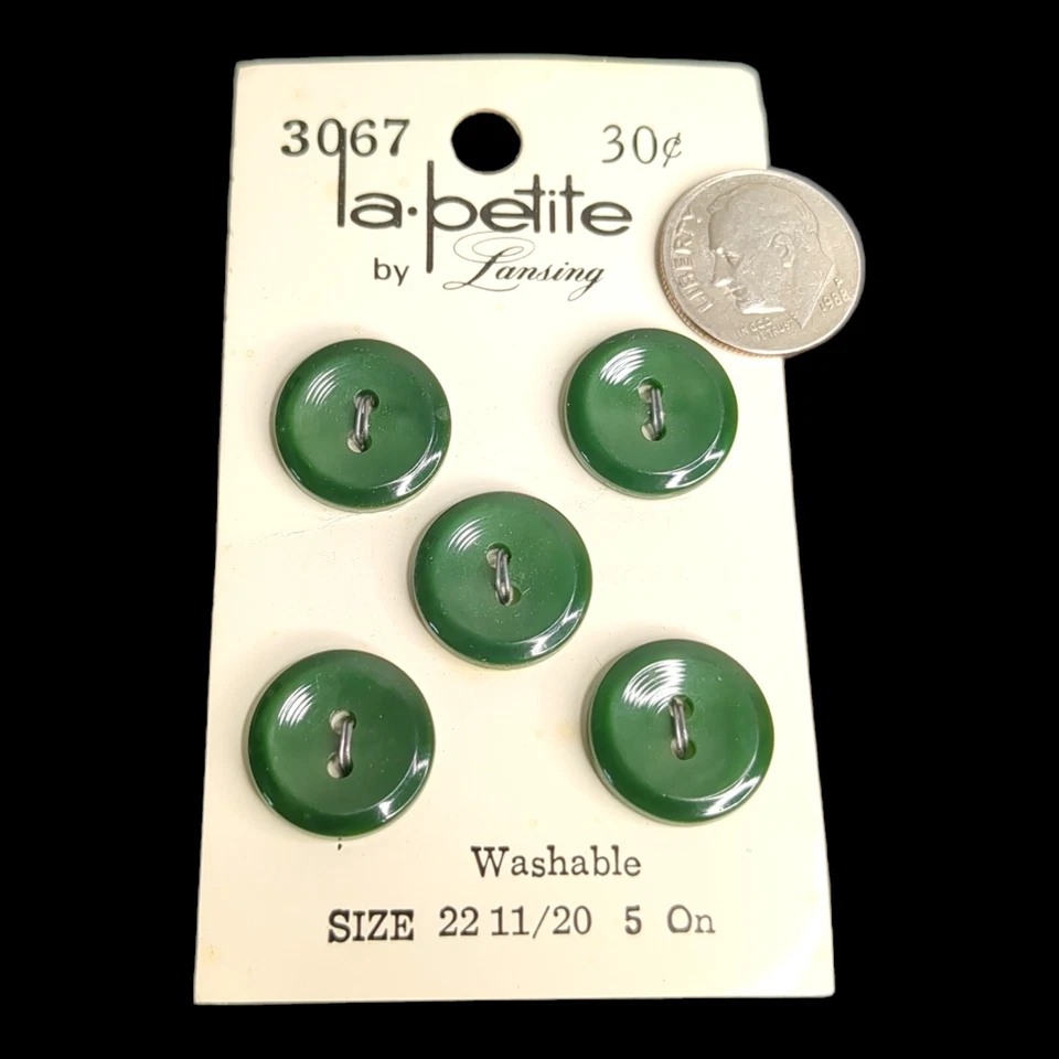 Lot 5 Buttons VTG Forrest Green 14 mm Flat 2 Hole La Petite 3067 - Image 3 of 4
