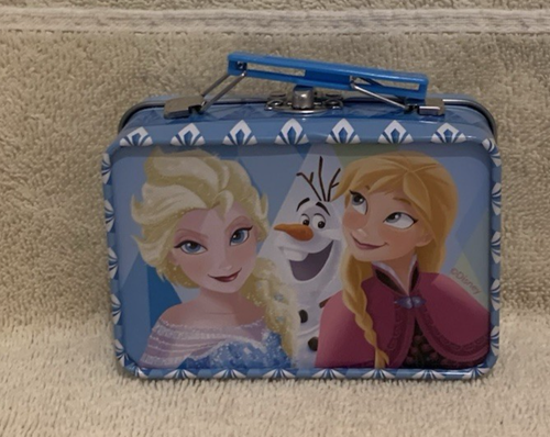 Disney FROZEN ANNA ELSA & OLAF Mini lonchera de hojalata en relieve 4x3x1 #2 - Usada en Excelente Condición - Imagen 2 de 4