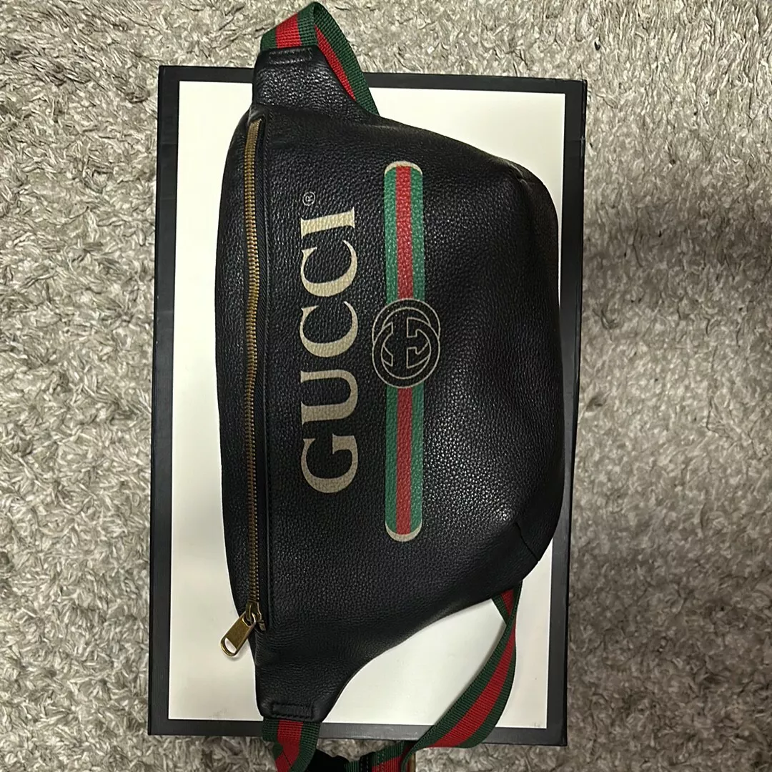 Petit sac ceinture GUCCI vintage logo imprimé cuir noir du Japon authentique occasion