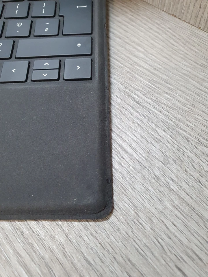 Microsoft Surface Pro 4 12.3" M3-6Y30 @ 0.9GHz 4GB RAM 128GB SSD Grade C EI1102 - Image 3 of 4