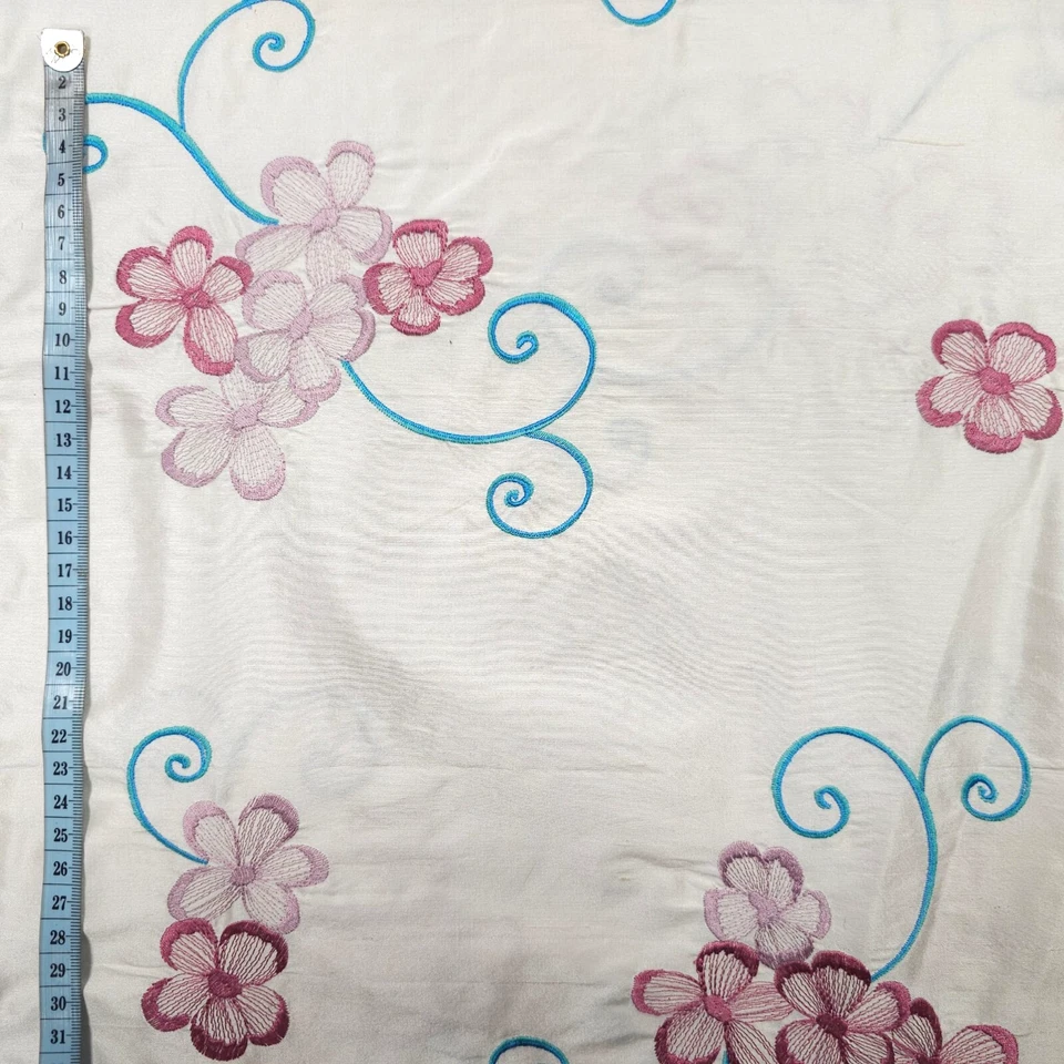 Dupion Seide cremeweiß mit Blumen bestickt, Kleiderstoff, Seide, 50 cm Einheit - Bild 3 von 4