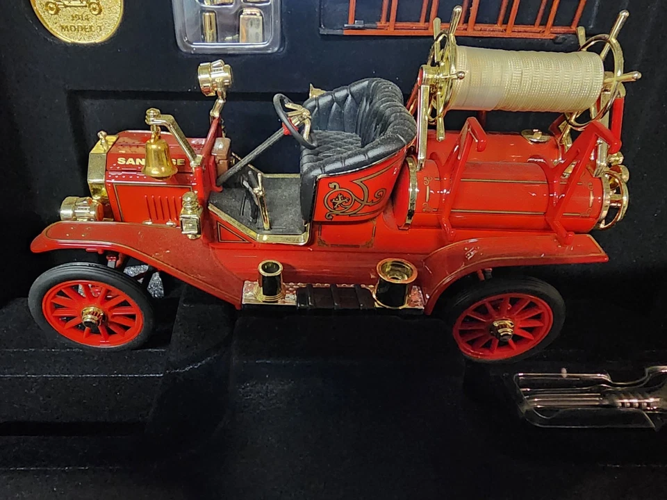 Signature Series 1914 Ford Model T Fire Engine 24K Plated & Real Wood 1/18 NEW - Image 4 of 4