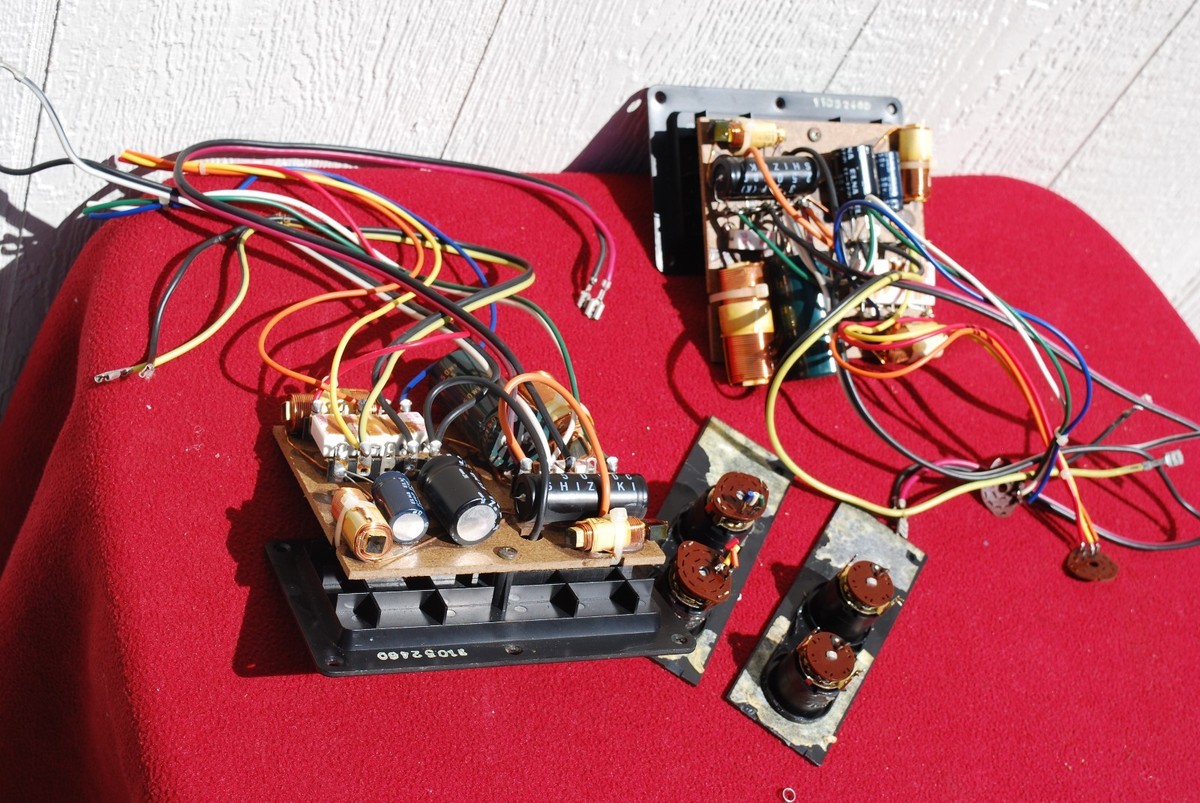 VINTAGE PAIR OF DIATONE SPEAKER CROSSOVERS FROM MITSUBISHI