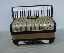 Accordion Hohner Concerto II 72 Basses (4)