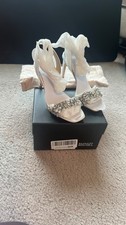 Badgley Mischka Women's Bobbie Heeled Sandal white color size 5 MSRP 165