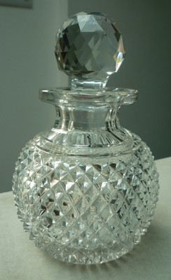QUALITÄT AMERIKANISCH ? BRILLANT SCHARFSCHLIFF GLAS-DUFTPRISMA DIAMANT KOCHNAGELSCHLIFF