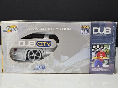 JADA DUB CITY 2000 CHEVY SUBURBAN silver 1:24 DIECAST MODEL CAR