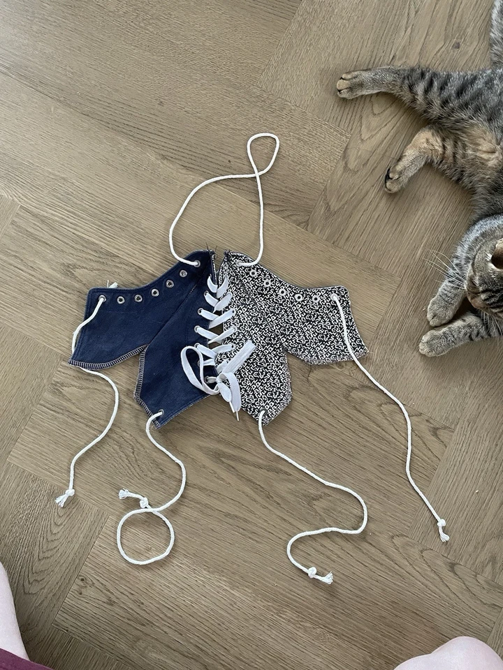 Top corsé Converse rediseñado - cuello halter hecho a mano (talla S) Foto 4 de 4