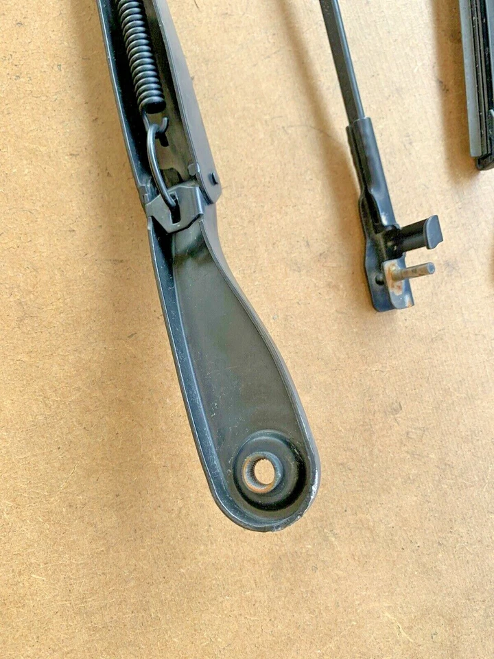 Brazo limpiaparabrisas Volvo S40 2004-2006 con juego de cuchillas delantero derecho LH 30698249 OEM Foto 4 de 4