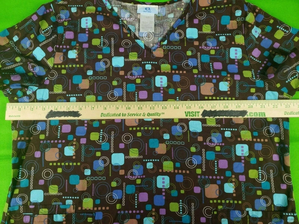 Blusa feminina SB Scrubs marrom quadrados e círculos padrão 3 bolsos tamanho G - Imagem 4 de 4