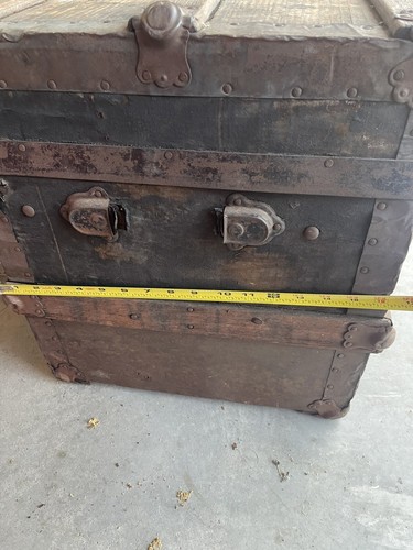 Antique Metal / Tin / Wood - Travel Trunk - Picture 2 of 19