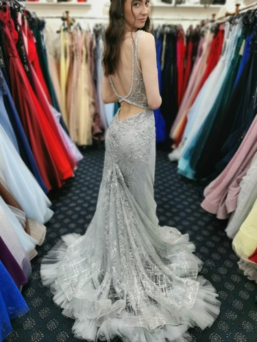 Robe de soirée bal style fishtail Tiffanys Mary Kate argent taille 8 neuve avec étiquettes - Photo 1/13