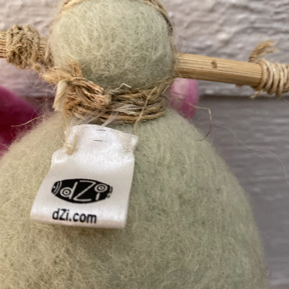 Pajarera de lana de fieltro Wild Willie’s DZI flor rosa Foto 3 de 4