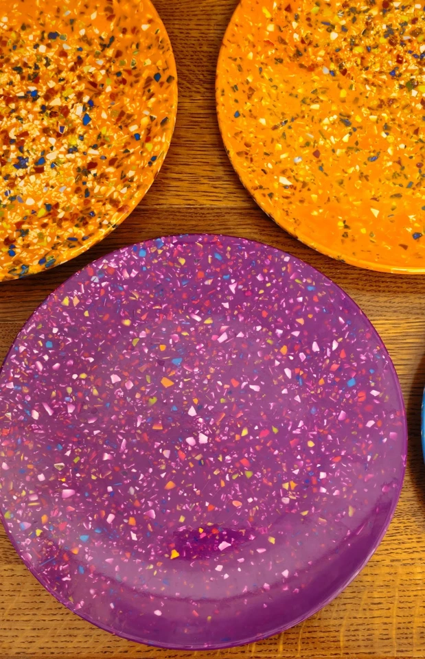 Platos "brillo" de melamina Zak - 2 naranja - 1 púrpura - 1 azul. 9" de diámetro  Foto 3 de 4