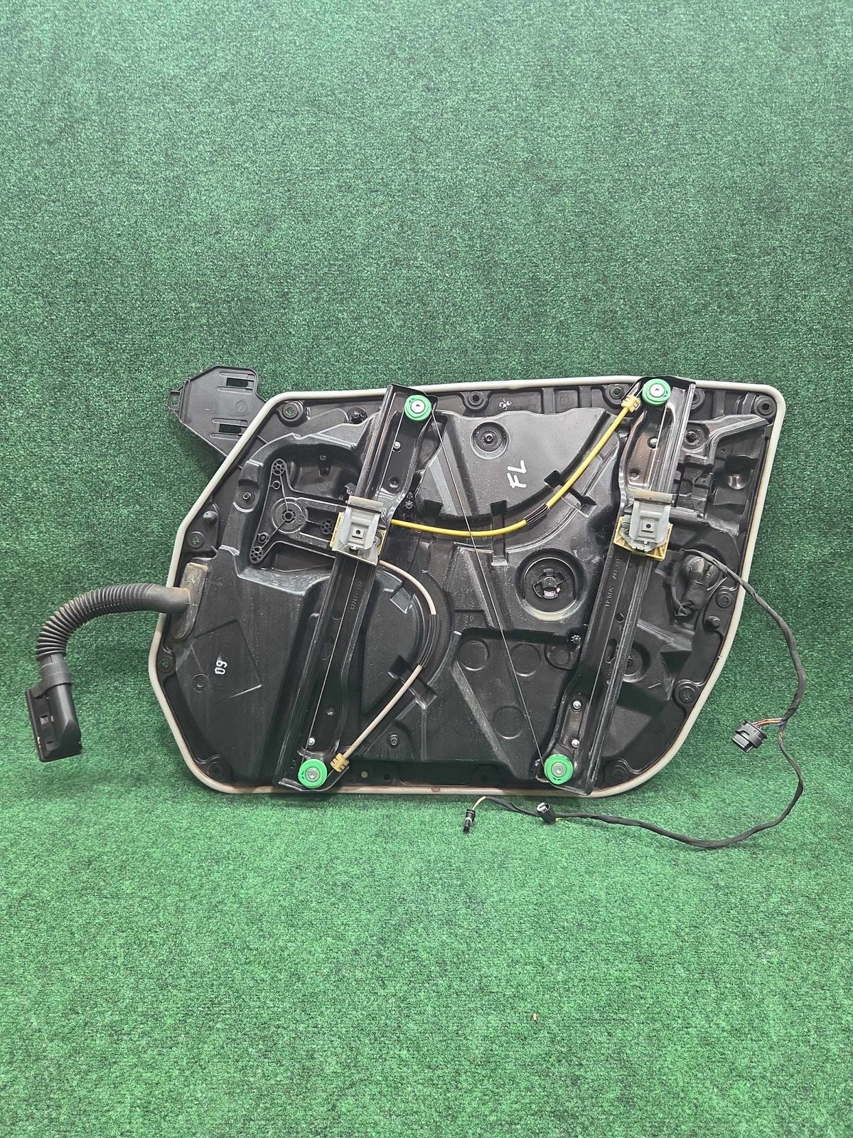 16-2019 Mercedes Glc 300 Left Front Door Regulator Oem A2537206303 / A2537206103
