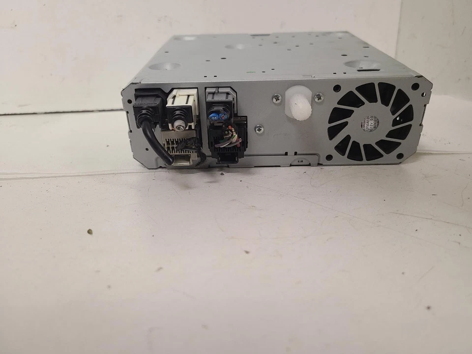 Used Front Center Infotainment Display fits: 2017 Chevrolet Suburban 1500 player - Изображение 2 из 4