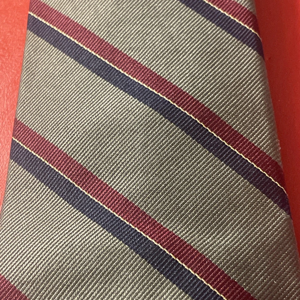 Corbata de seda vintage usada en excelente estado Ferrell Reed para Bob Horsley’s Reino Unido hecha a mano Repp regimiento Foto 4 de 4