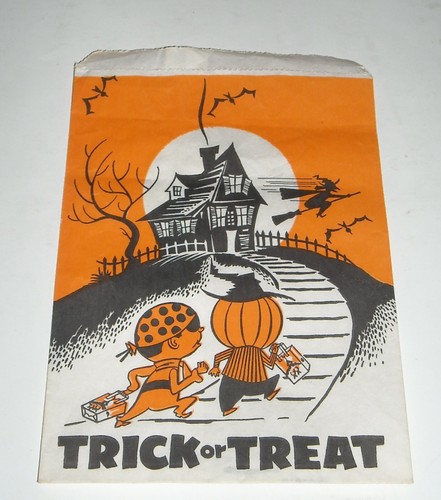 1950's TRICK or TREAT HALLOWEEN NOVELTY PAPER BAG UNUSED w NICE ART 4.75 x 7 in