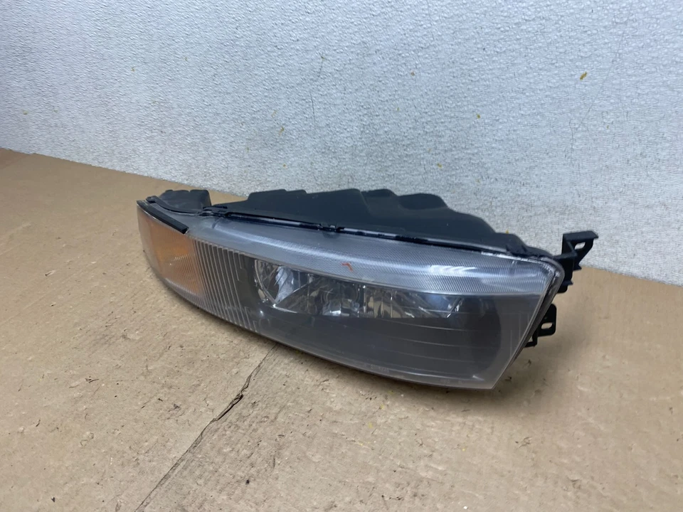 Faro lateral derecho pasajero Mitsubishi Galant 2002 a 2003 TYC M5880 DW Foto 2 de 4