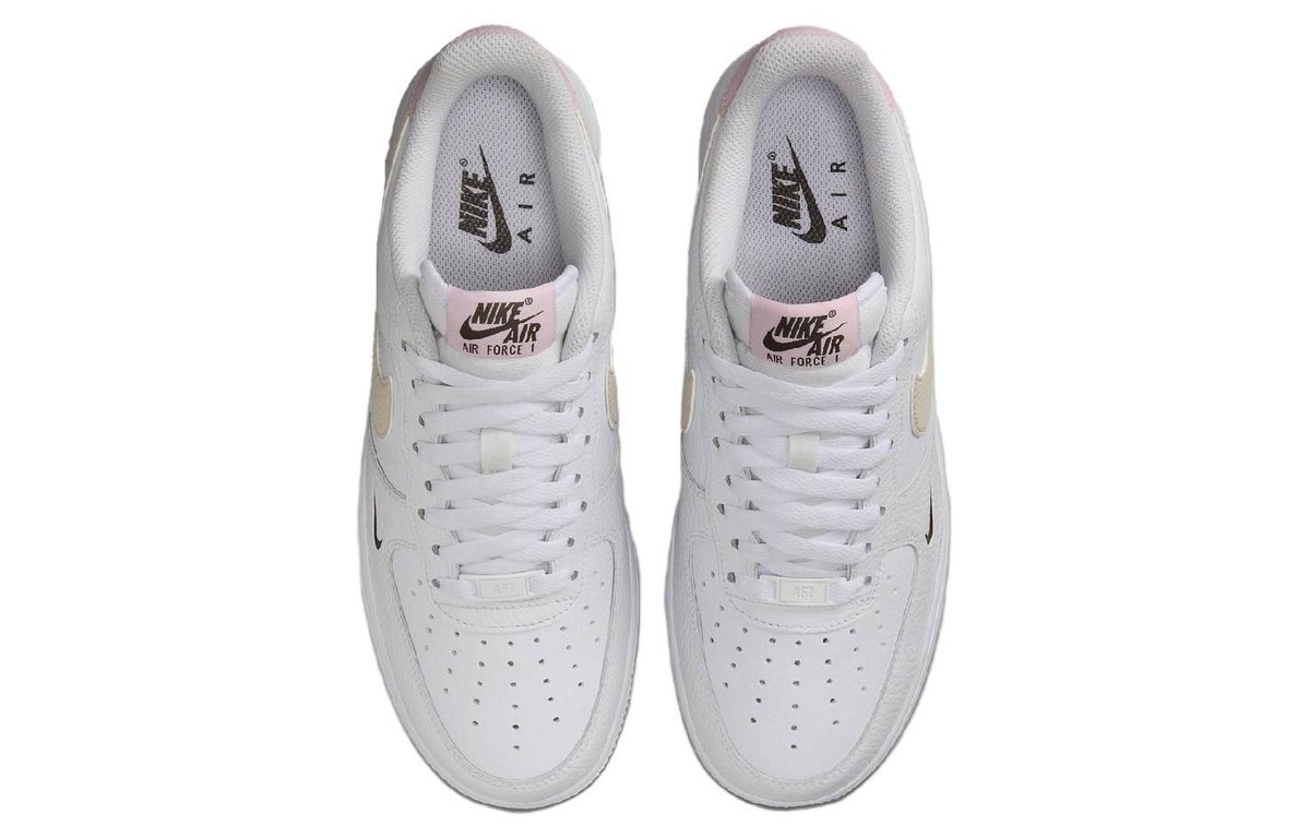 靴 Nike Wmns Air Force 1 '07 Light Orewood The Nike Air Force 1 Low Athletic Department Light Orewood