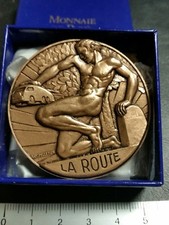 MÉDAILLE DE BRONZE DE LA MONNAIE DE PARIS "LA ROUTE".SIGNÉE" RAY PELLETIER "