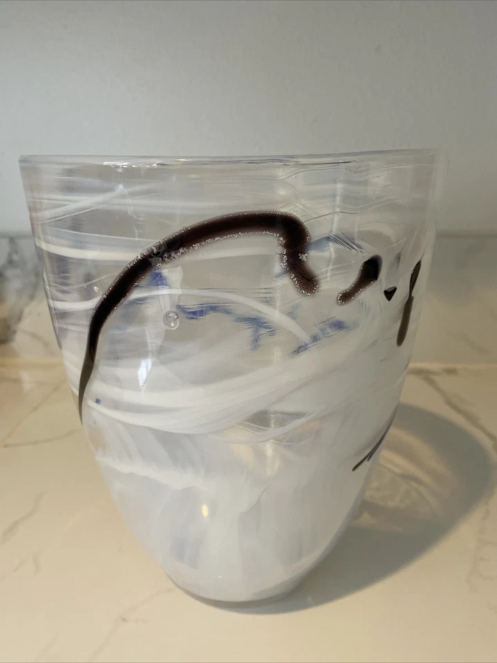 Jarrón Kosta Boda blanco contraste 8X6 pulgadas diseñado por Anna Ehrner Foto 4 de 4