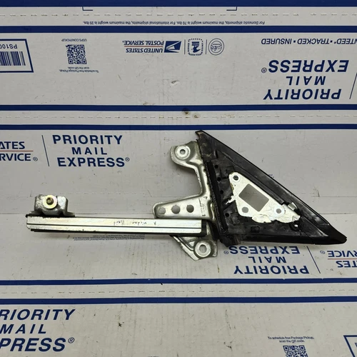 ✅94-99 CELICA RH DOOR MIRROR MOUNT BRACKET CORNER GLASS WINDOW TRACK RUBBER SEAL