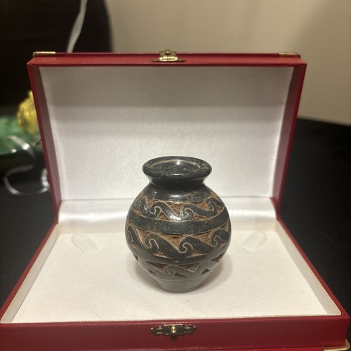 Nicaraguan Handmade Pottery Vessel Beautiful Small Representation Mini Item - Picture 2 of 6